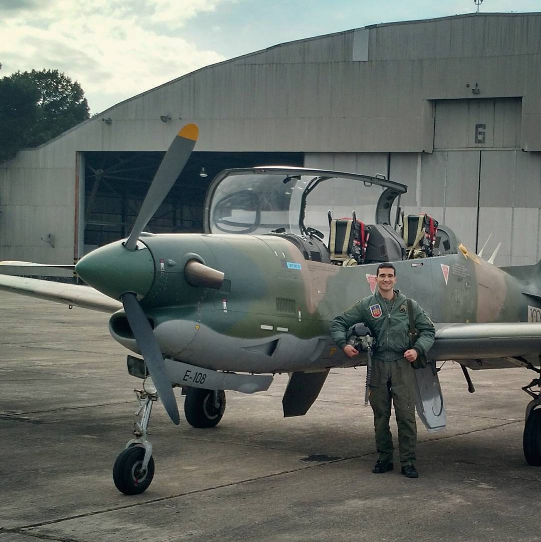 tucano airplane